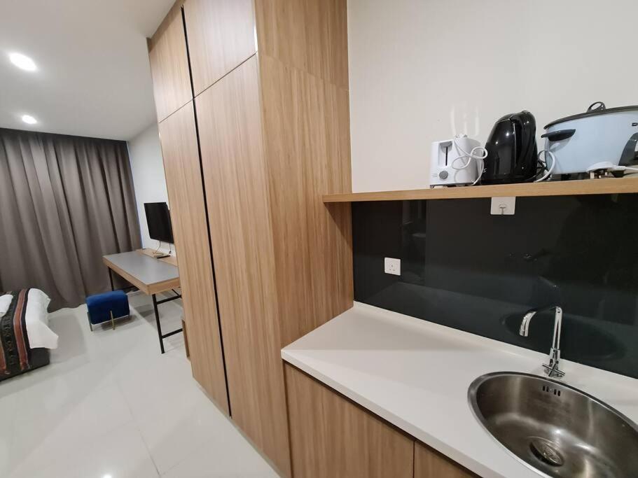 Lovely 4paxs Kozi Square Comfort 2b Apartemen Kuching